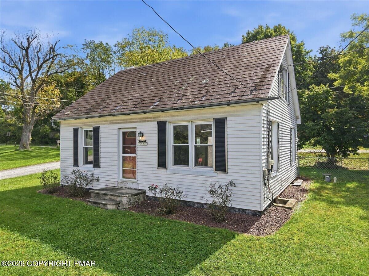 Property Photo: 3744 Redbud Drive PA 18067