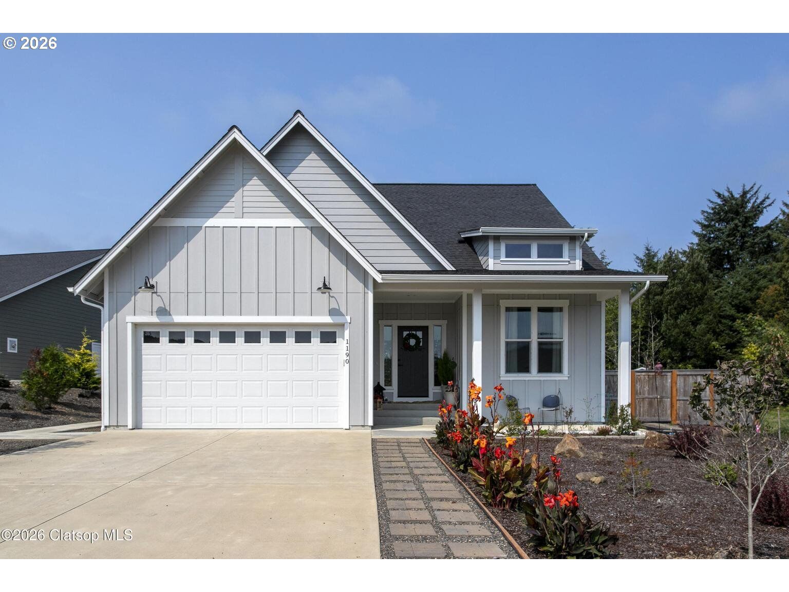 Property Photo: 1190 SE Bugle Ave OR 97146