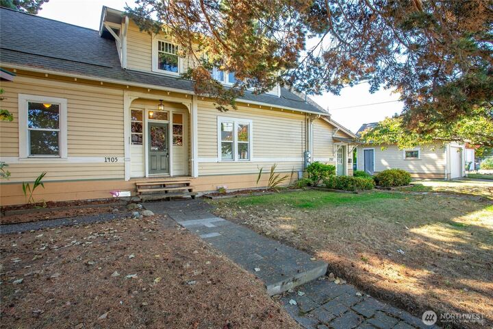 Property Photo: 1405 Halleck Street WA 98225