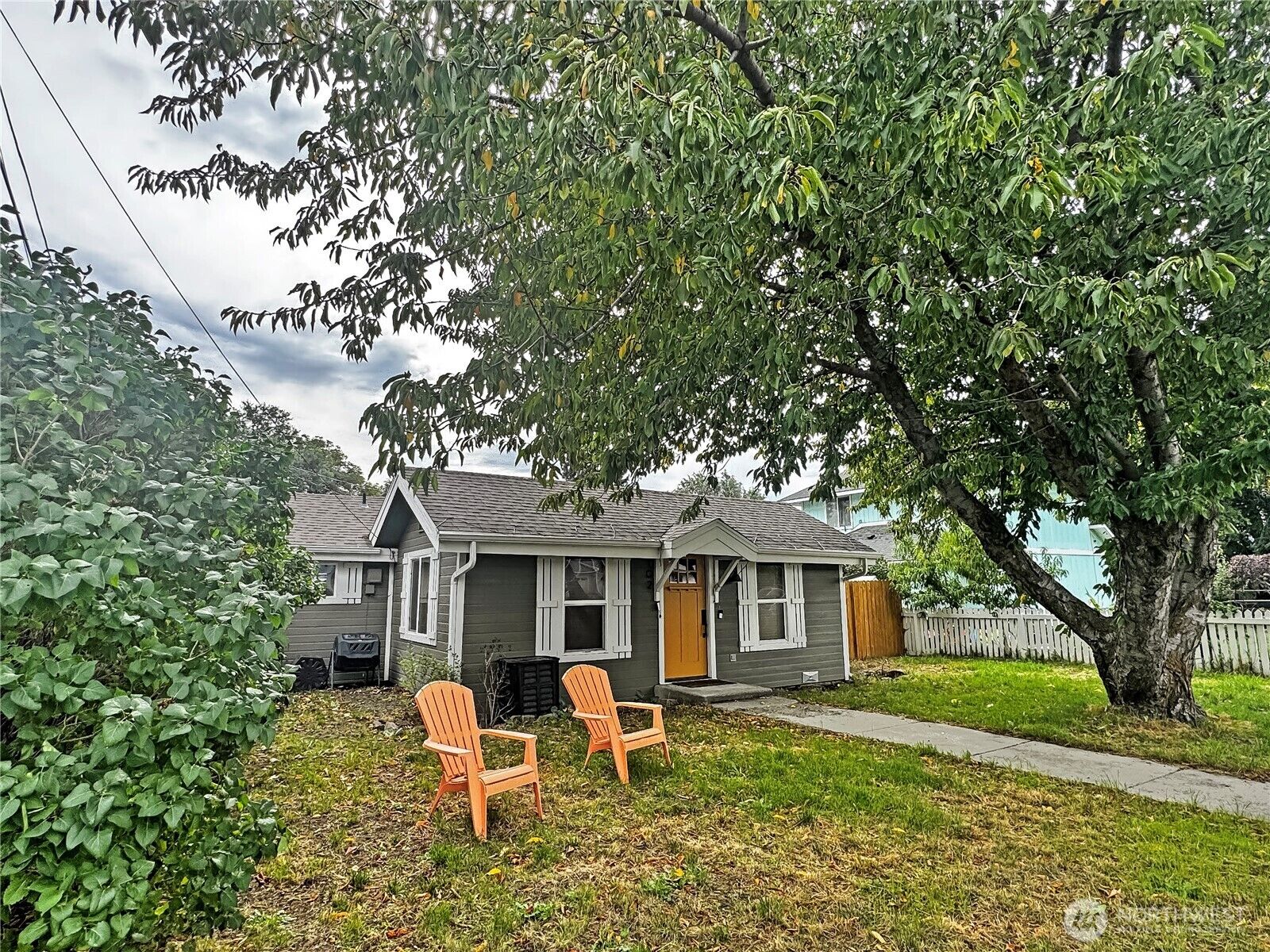 Property Photo:  102 E Manitoba Avenue  WA 98926 