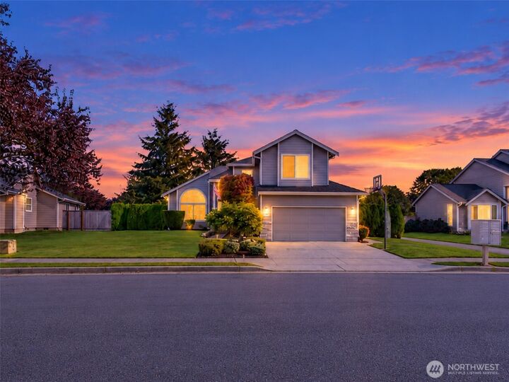 Property Photo:  401  Randall Place  WA 98022 