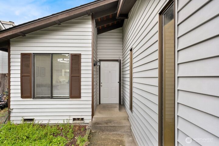 Property Photo: 11422 SE 256th Place WA 98030