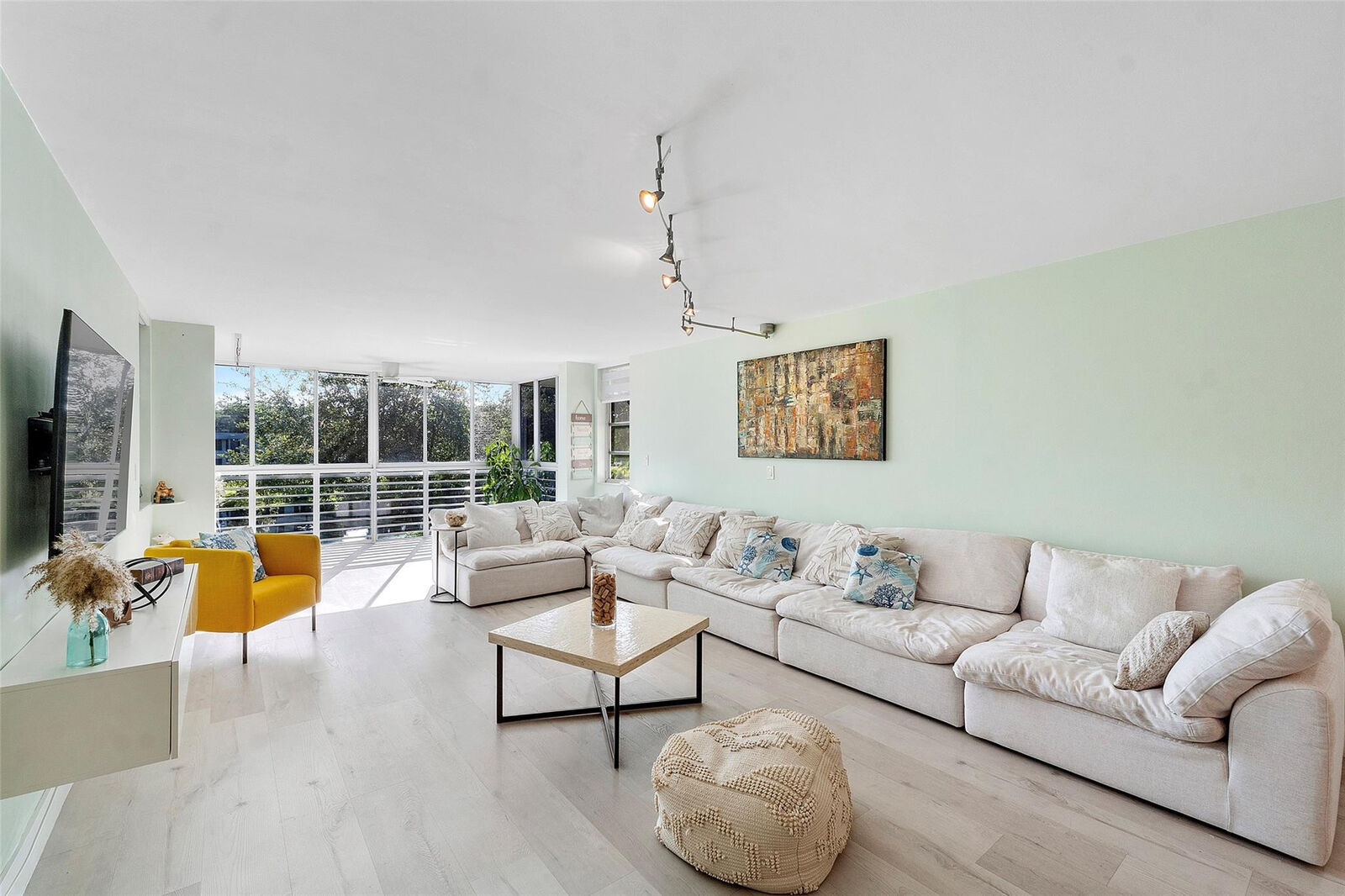 Property Photo:  4261 W Palm Aire Drive  FL 33069 