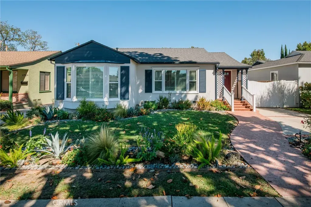 Property Photo:  17527 Lemay Place  CA 91406 