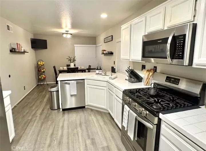 Property Photo:  518 Lassa Way  CA 92571 