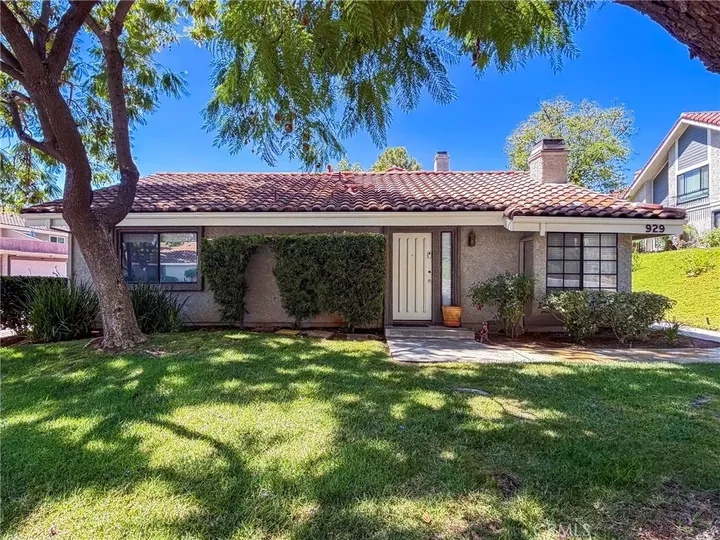 Property Photo:  929 Thistlegate  CA 91377 