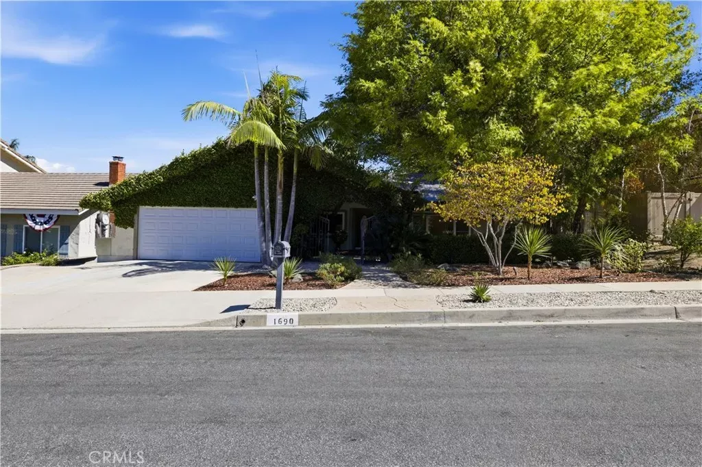Property Photo: 1690 Stoddard Avenue CA 91360