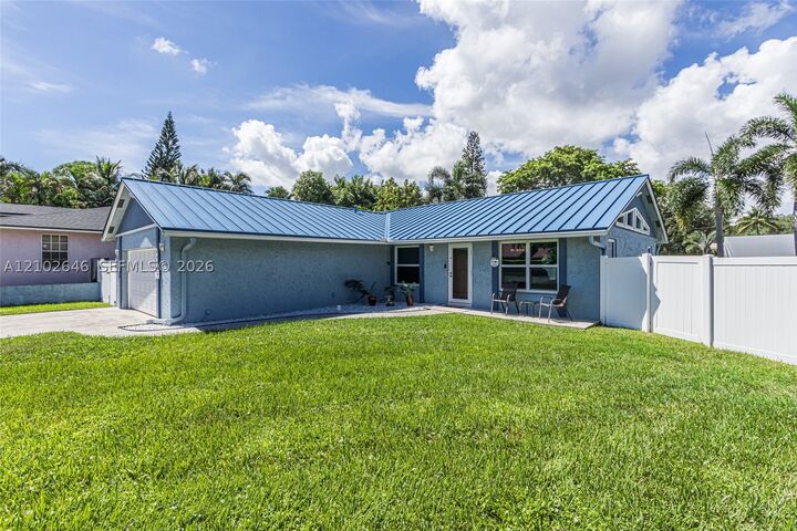 Property Photo:  4539 SW 28th Way  FL 33312 