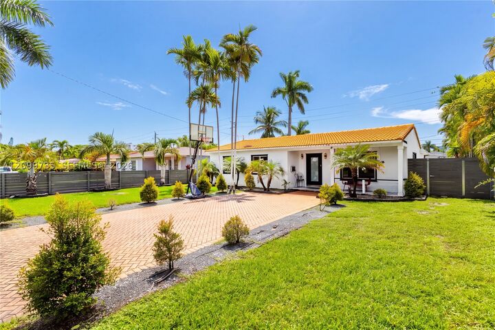 Property Photo:  1008 Moffett St  FL 33009 