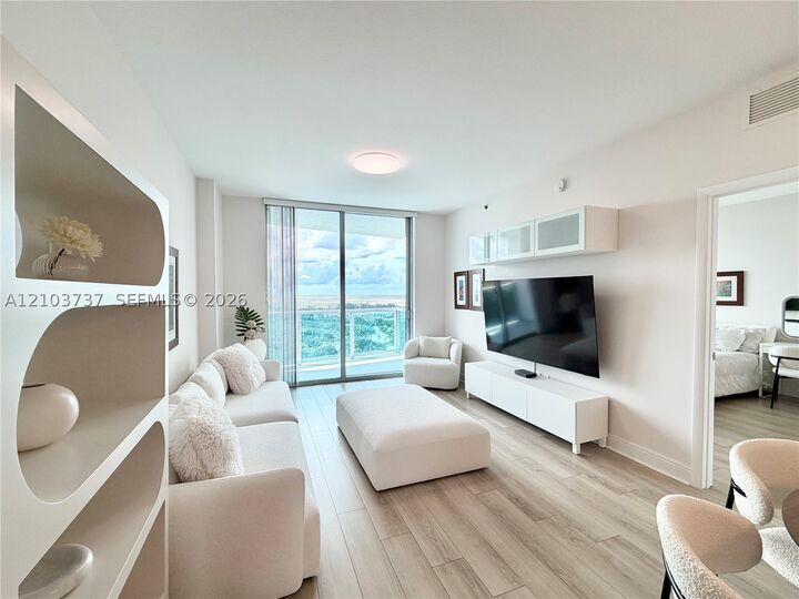 Property Photo: 2641 N Flamingo Rd 2404N FL 33323