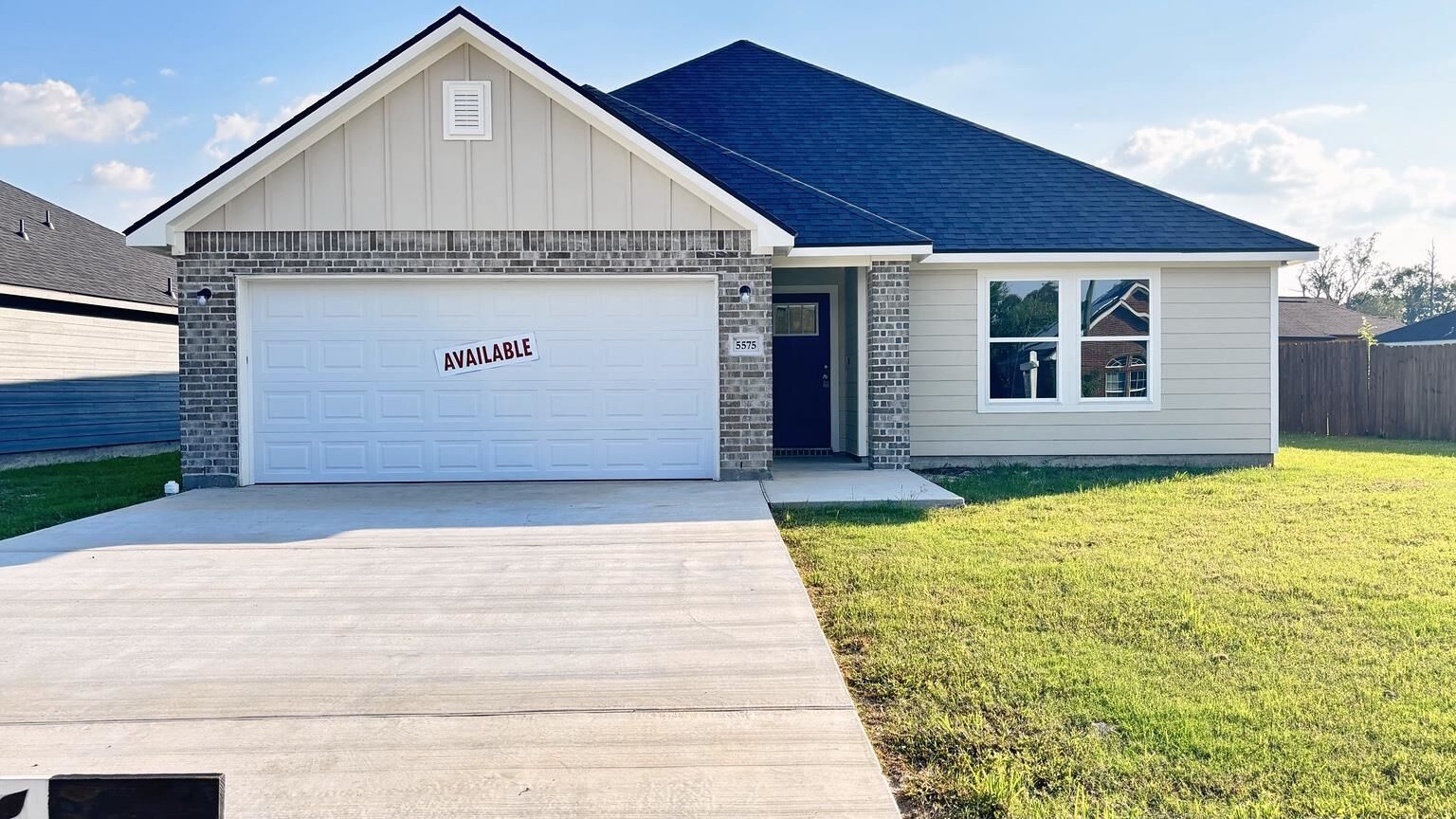 Property Photo:  5575 Kingswood Dr  TX 77708 