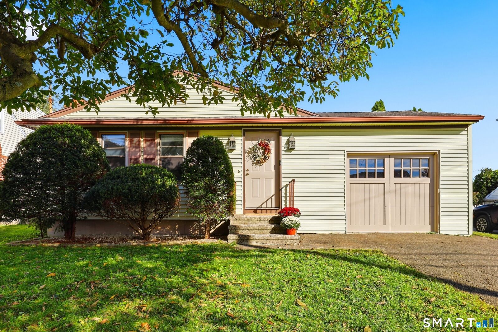 Property Photo:  40 Pine Street  CT 06615 