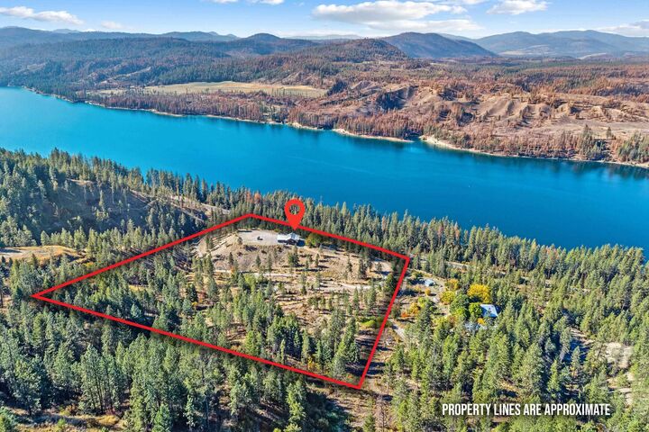 Property Photo:  3885 S 395 Hwy  WA 99131 