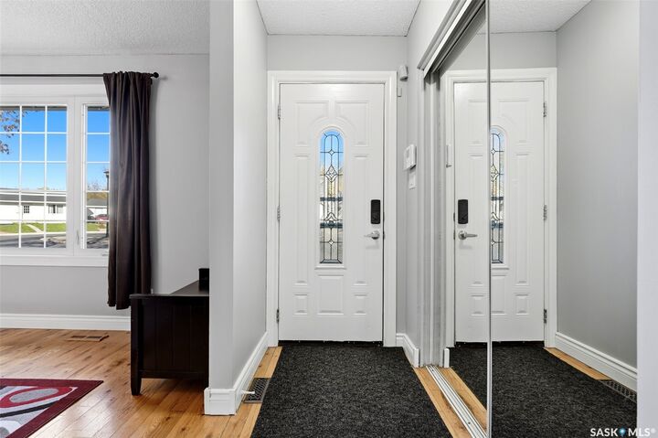 Property Photo:  40 Pleasantview Bay  SK S4R 5H3 