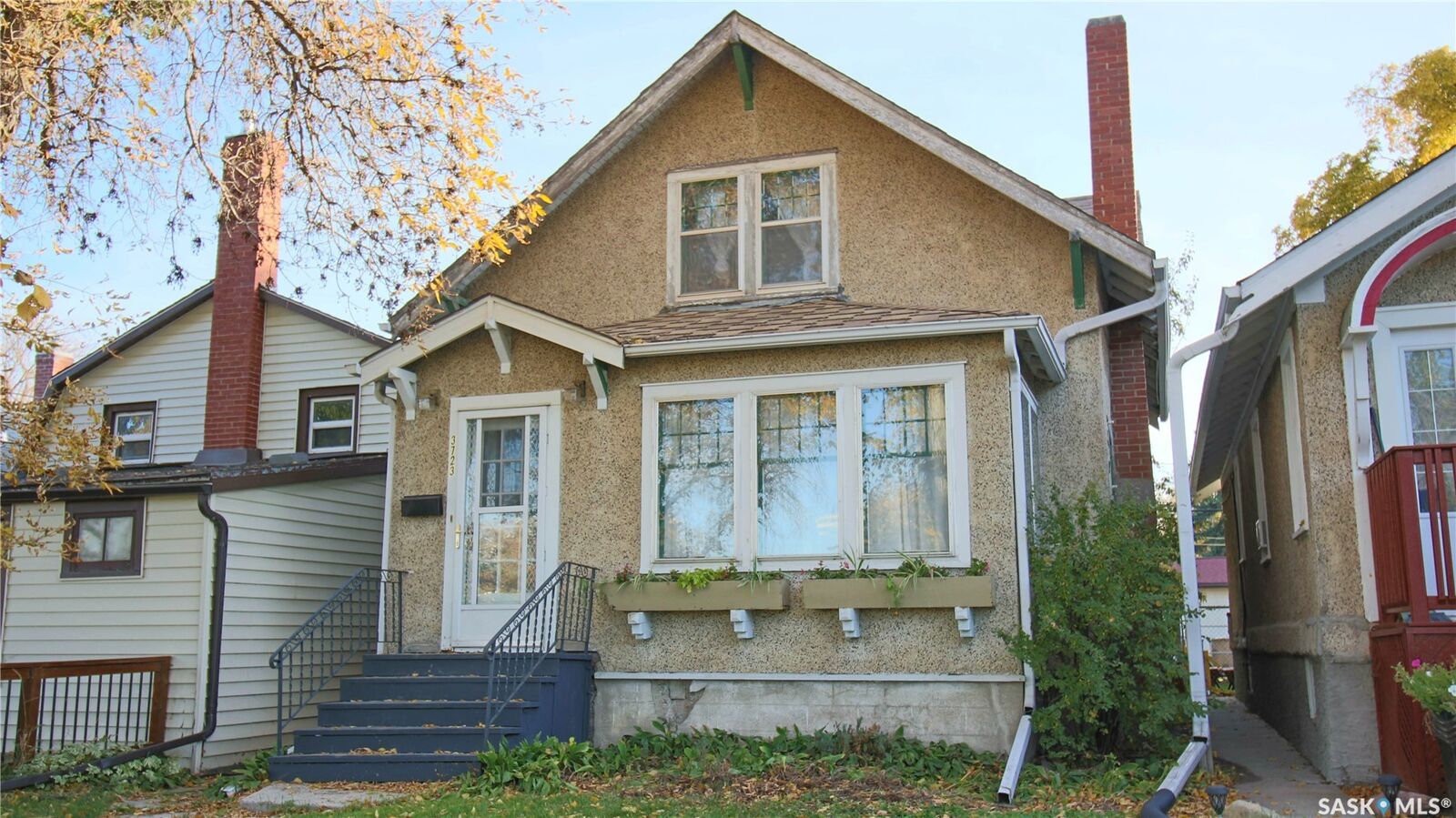 Property Photo: 3723 Victoria Avenue SK S4T 1M5