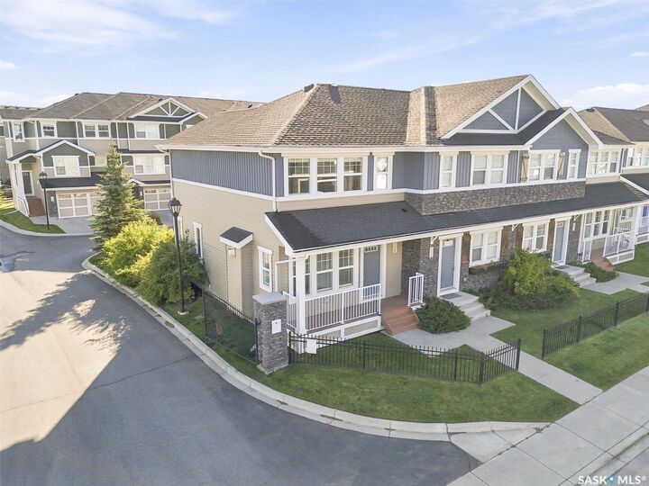 Property Photo:  1218 Pringle Way  SK S7T 0X5 