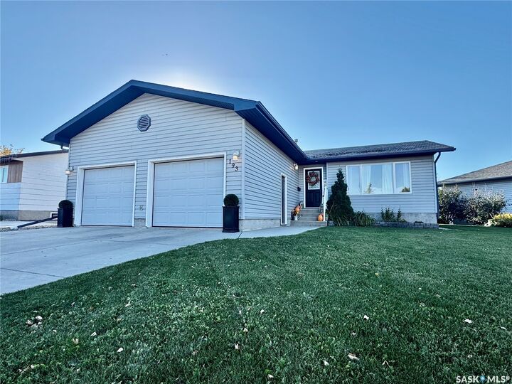 Property Photo:  193 Morrison Drive  SK S3N 4A1 