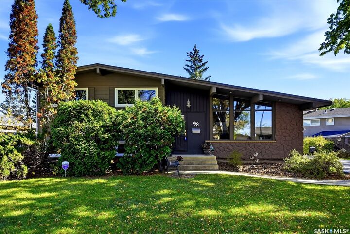 Property Photo:  98 Hudson Drive  SK S4S 2W8 