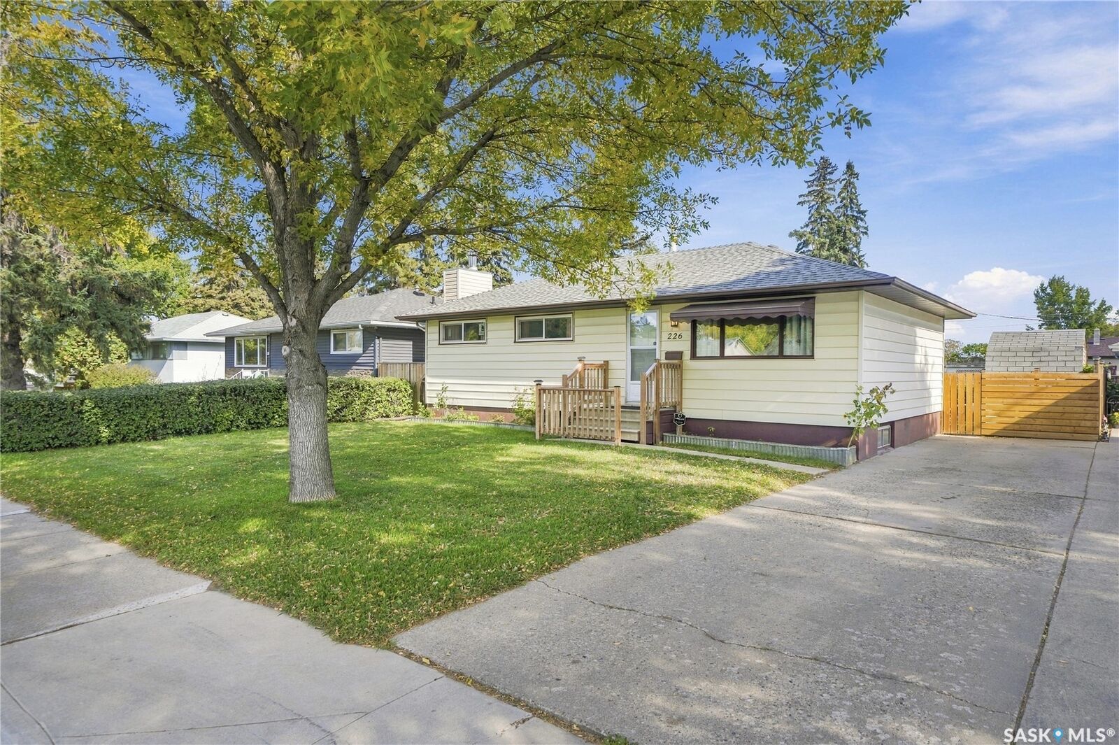 Property Photo:  226 U Avenue N  SK S7L 3C5 