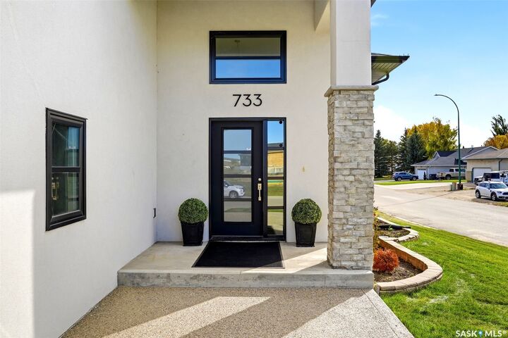 Property Photo:  733 3rd Avenue  SK S0G 3Z0 