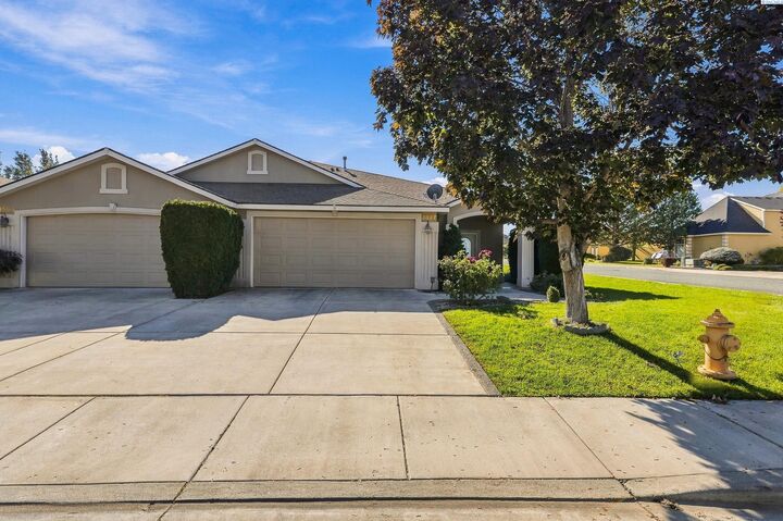 Property Photo:  3597 Waterford St  WA 99352 