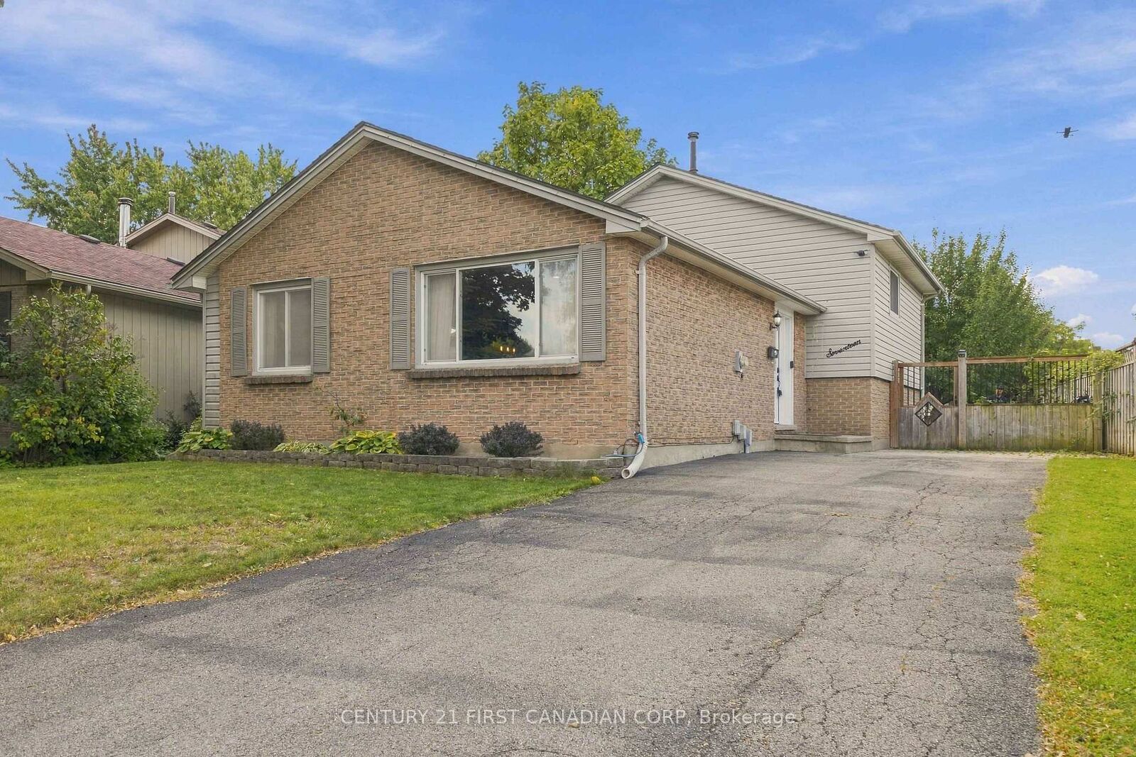 Property Photo: 17 Archer Crescent ON N6E 2A4