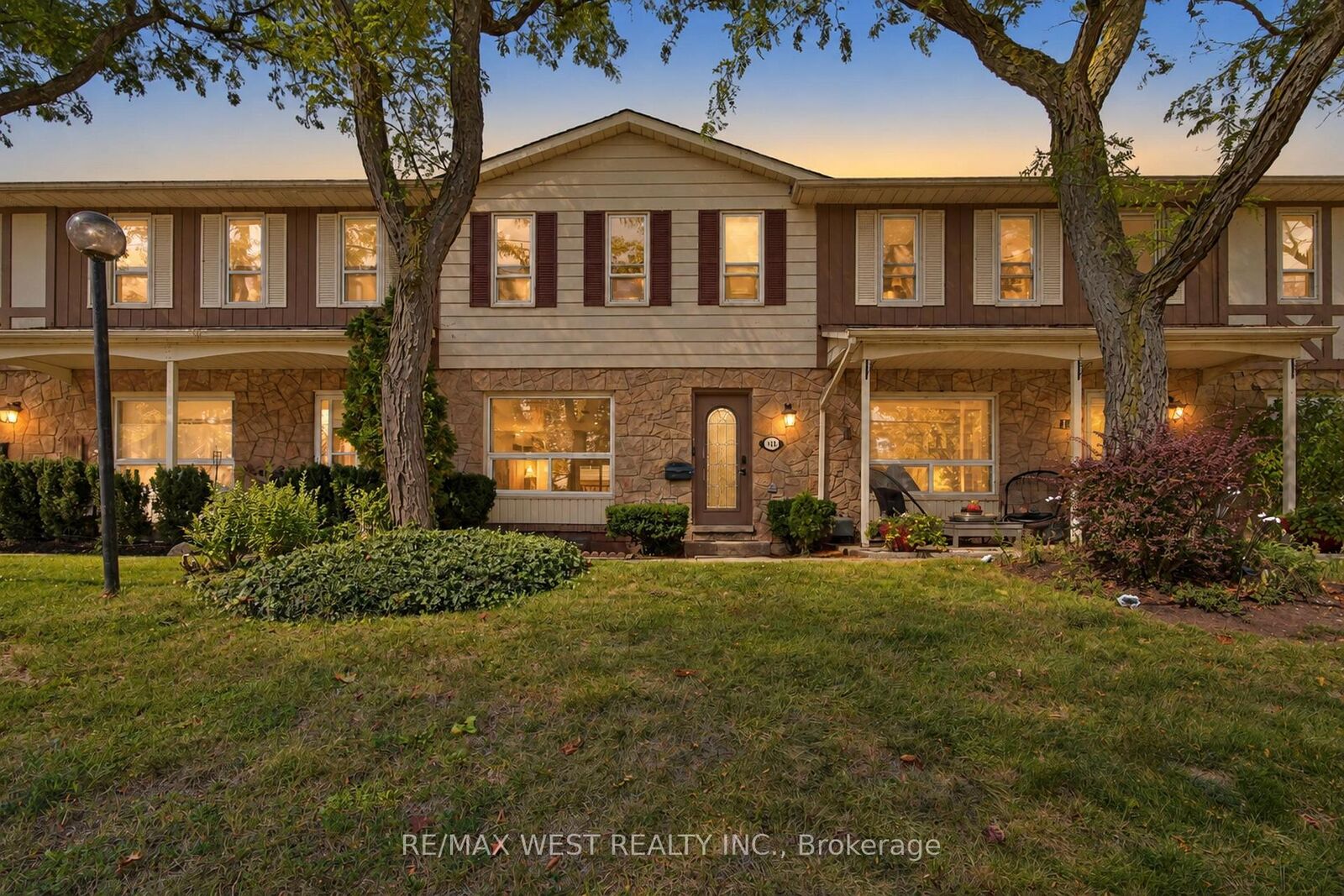 Property Photo:  5475 Lakeshore Road 113  ON L7L 1E1 