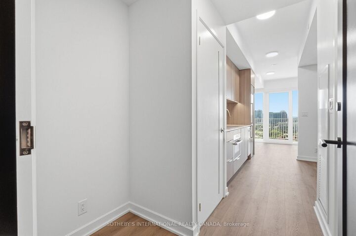 Property Photo:  88 Bathurst Street 612  ON M5V 0W8 