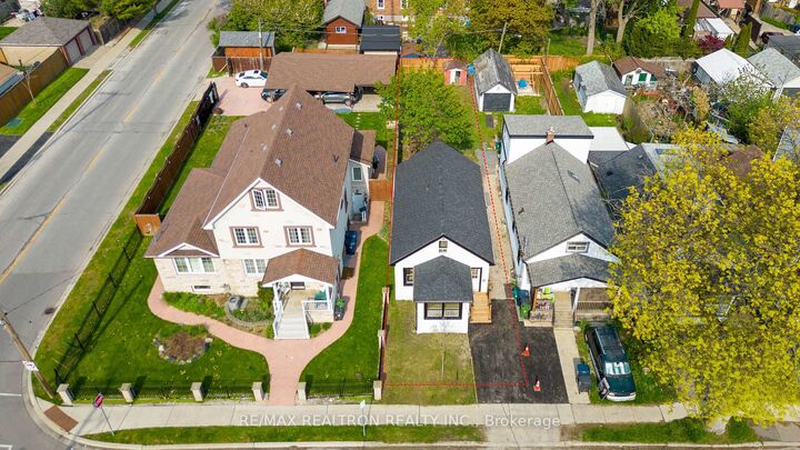 Property Photo:  53 Twenty Fourth Street  ON M8V 3N3 