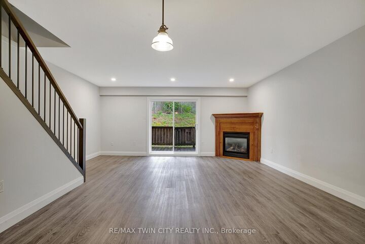 Property Photo:  162 Jansen Avenue 25  ON N2A 2L7 