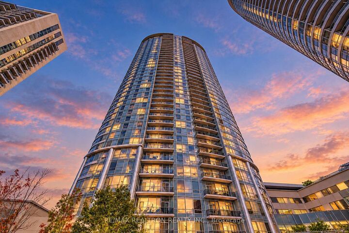 Property Photo:  135 Village Green Square 1315  ON M1S 0G4 