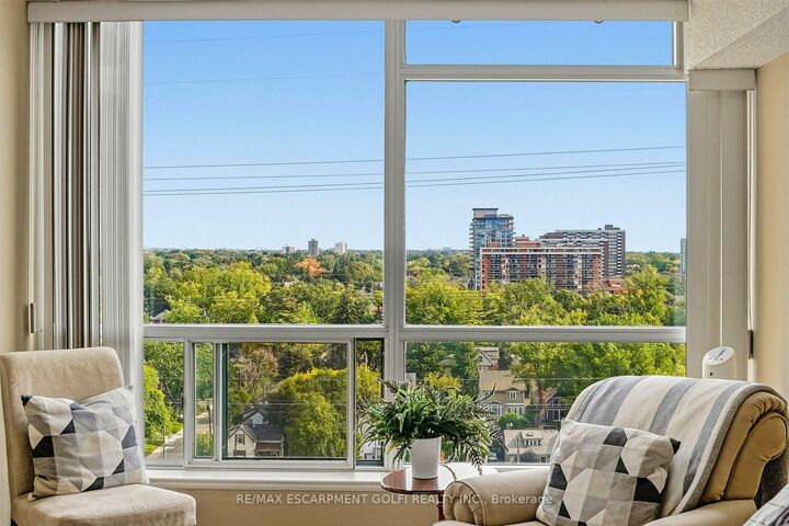 Photo de la propriété:  1276 Maple Crossing Boulevard 1406  ON L7S 2J9 