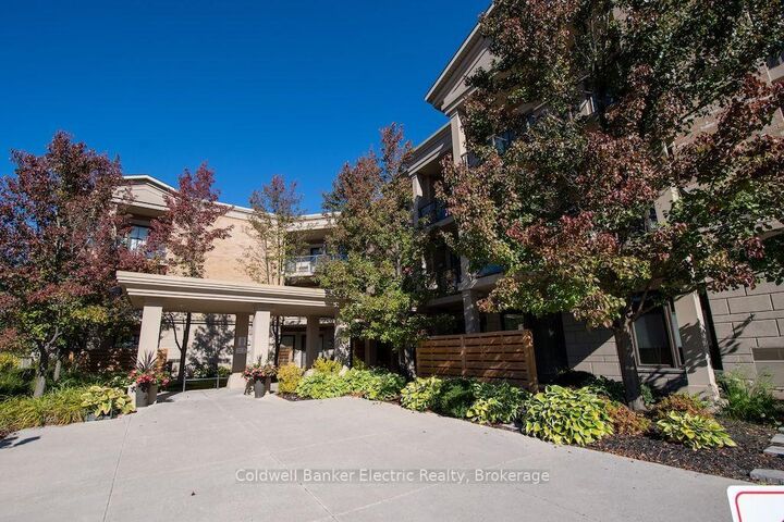 Photo de la propriété: 869 Clonsilla Avenue 212 ON K9J 0B7