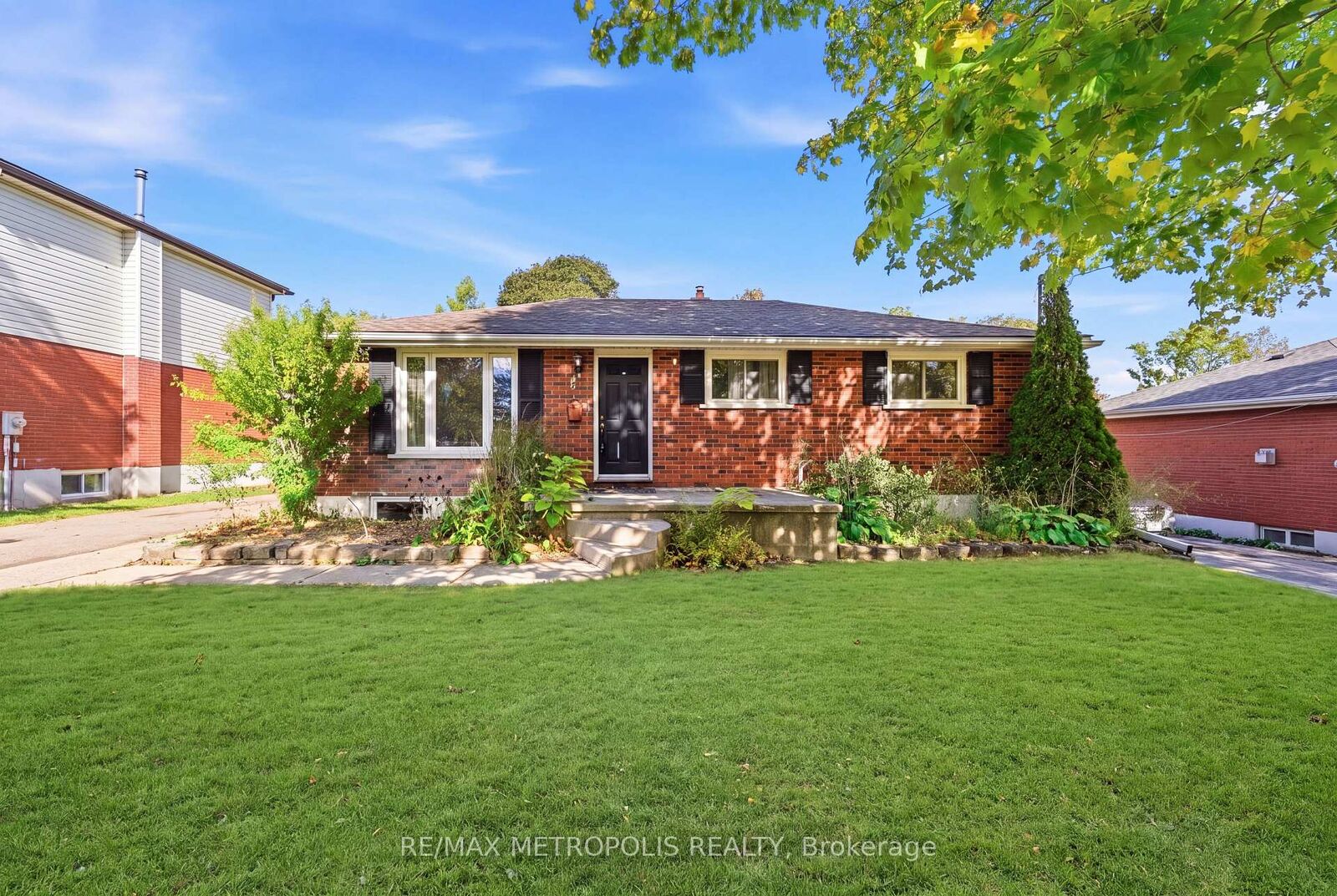 Property Photo:  5 McCammon Street Upper  ON N3L 1V8 