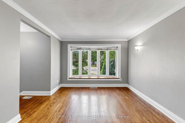 Property Photo:  65 Walter Avenue Main  ON L3Y 2T4 