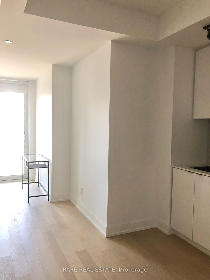 Property Photo: 7 Grenville Street 1012 ON M4Y 1A1