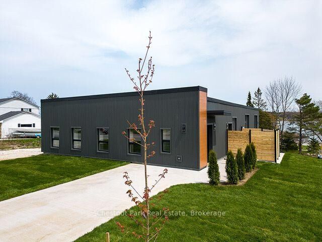 Property Photo: 2605 3rd Avenue W 1 ON N4K 4S9