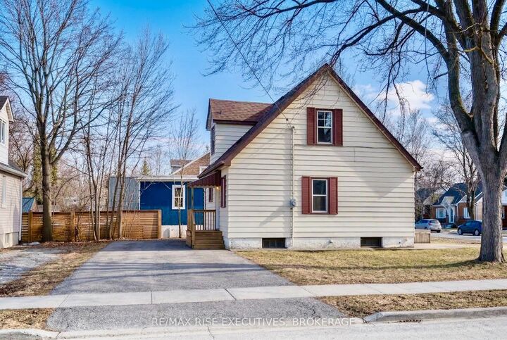 Property Photo:  273 College Street  ON K7L 4M1 
