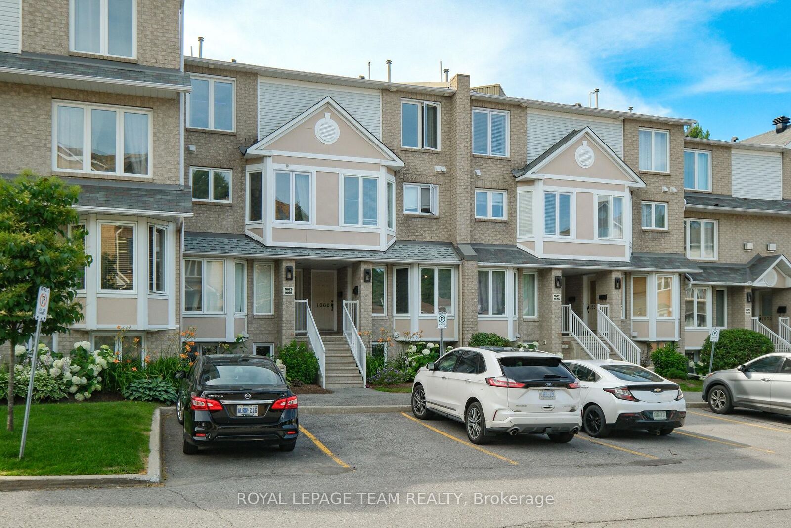 Property Photo:  1665 Locksley Lane  ON K1J 1B6 
