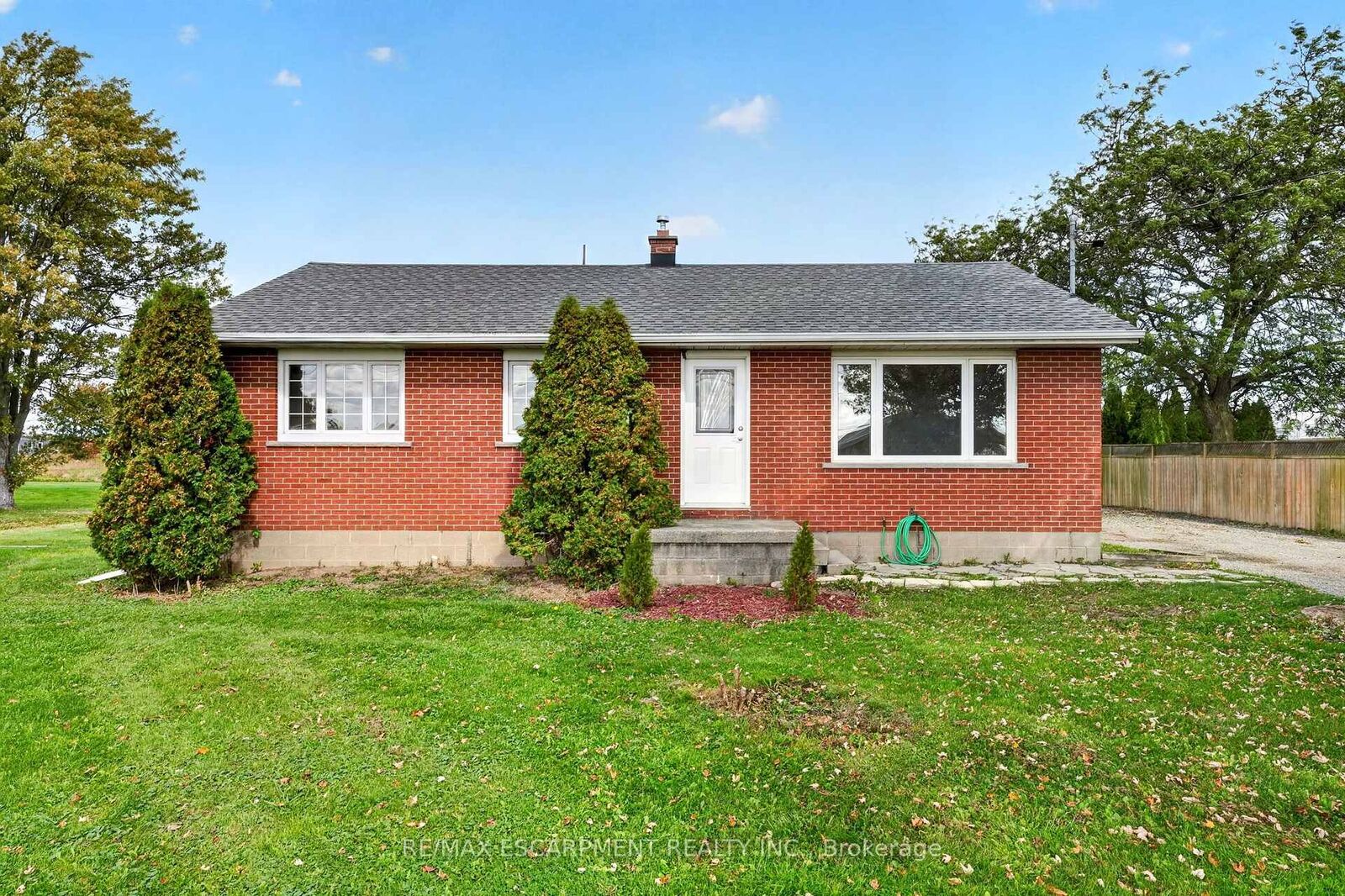 Property Photo:  320 Mud Street  ON L0R 1M0 