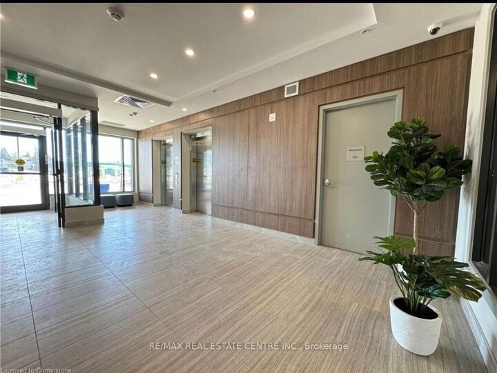 Photo de la propriété:  1000 Lackner Place 312  ON N2A 0L3 