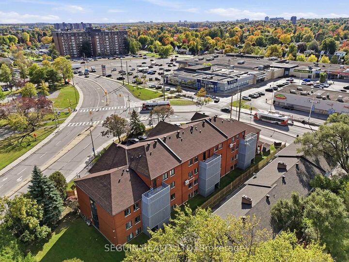 Property Photo:  1974 St Laurent Boulevard 302  ON K1G 4L5 