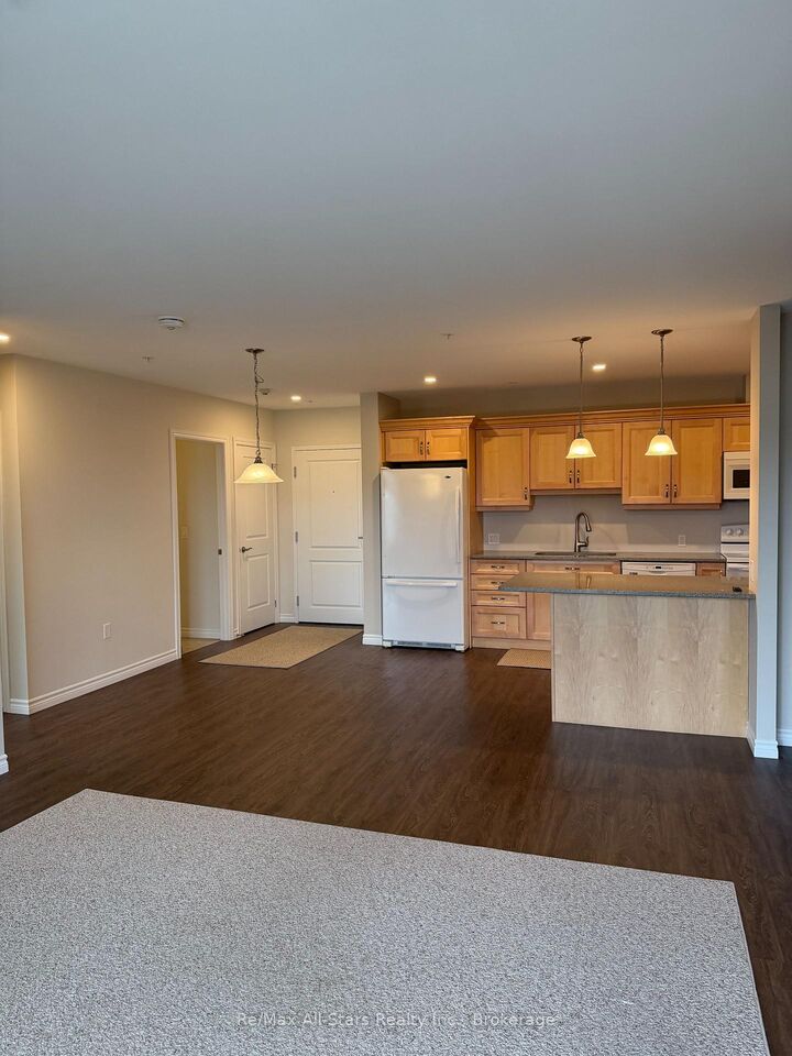 Property Photo:  58 Glenelg Street 404  ON K9V 2V4 