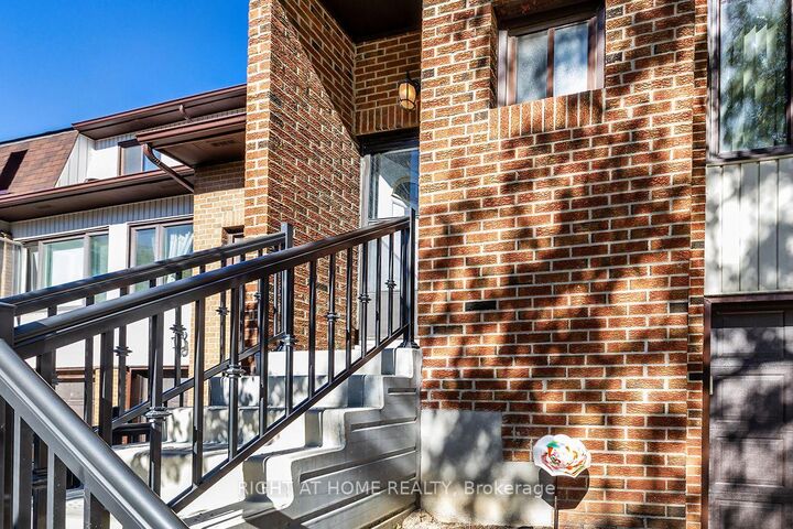 Property Photo:  765 Oklahoma Drive 5  ON L1W 3C9 