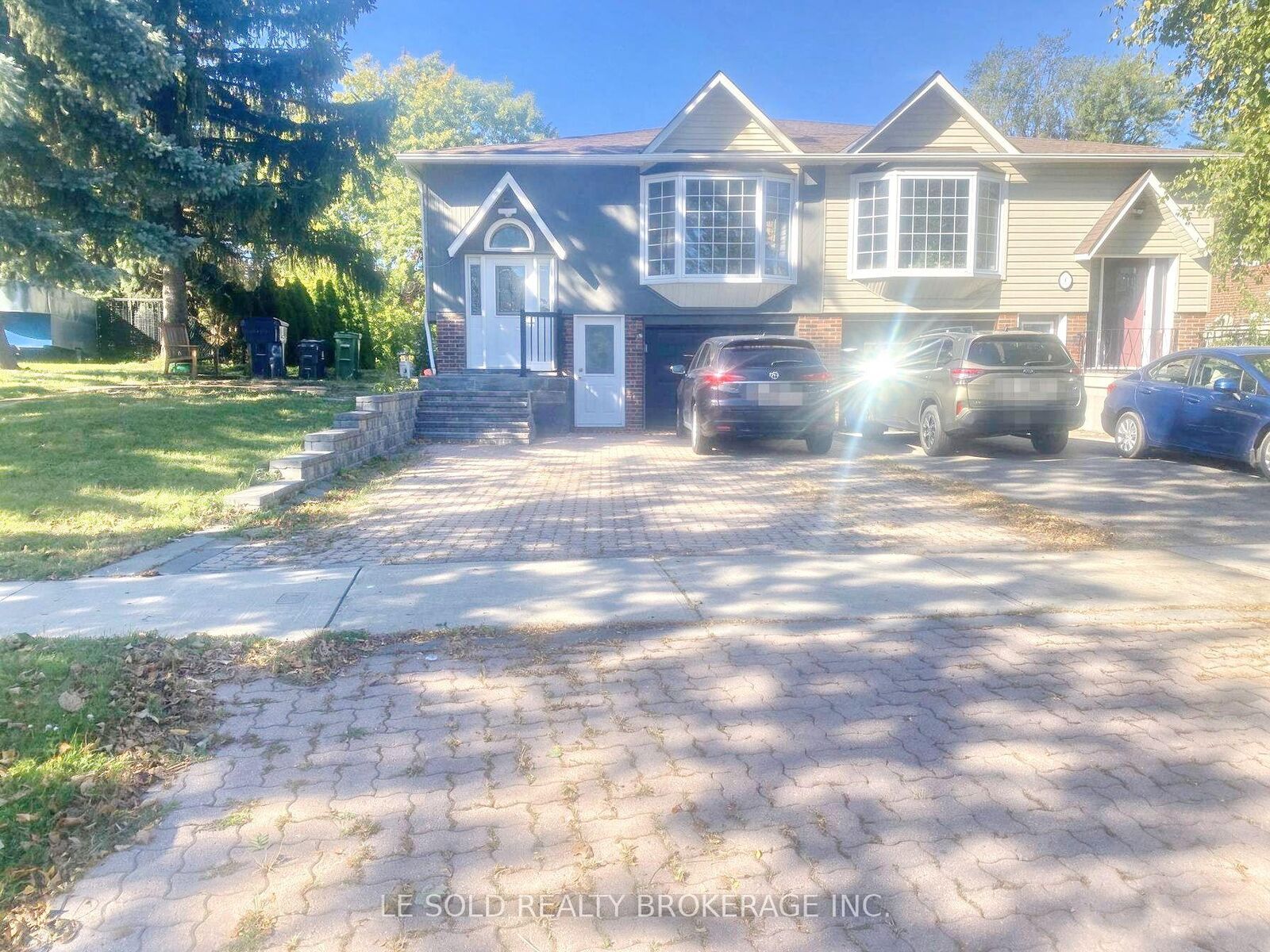 Property Photo: 2 Chipwood Crescent Upper ON M2J 3X7