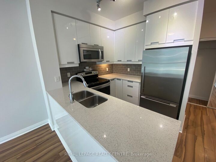 Property Photo: 55 Eglinton Avenue W 2108 ON L5R 0E4