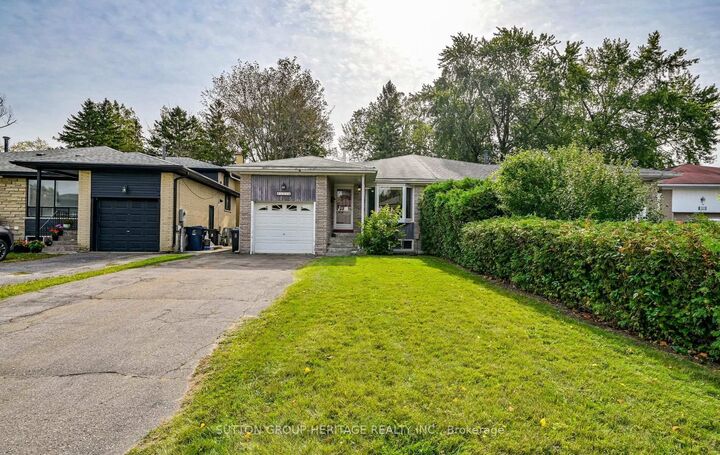 Property Photo:  131 Darlingside Drive  ON M1E 3P4 