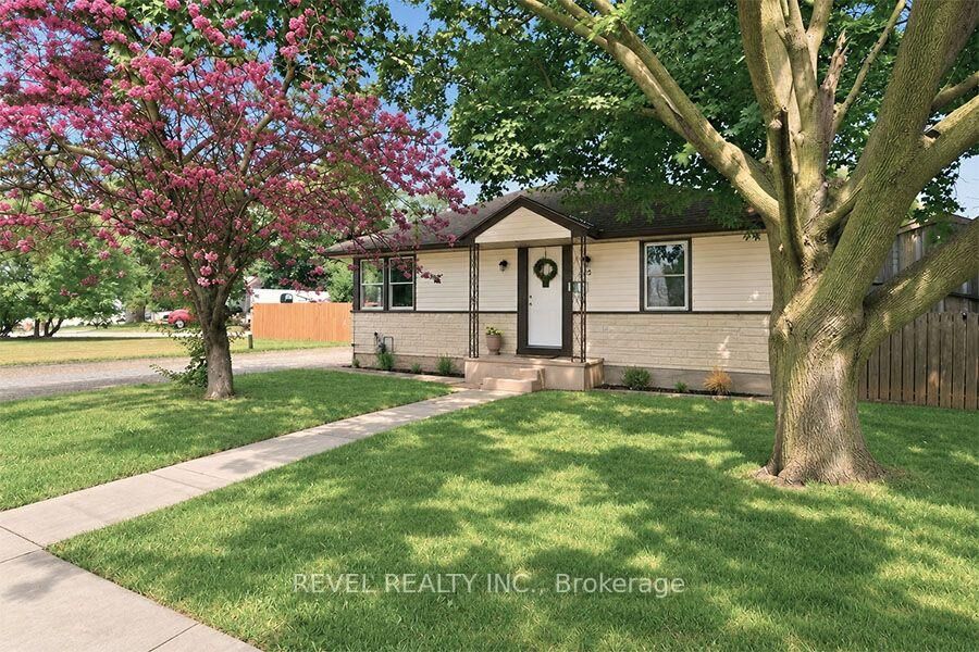 Property Photo:  27 Frank Street  ON N3T 5C8 