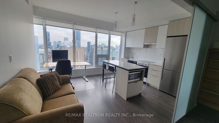 Property Photo:  203 College Street 2807  ON M5T 1P9 