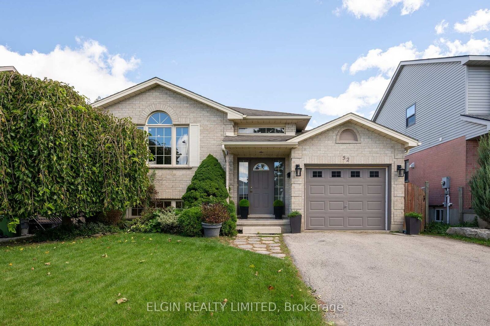 Property Photo:  52 Oldewood Crescent  ON N5R 6B2 